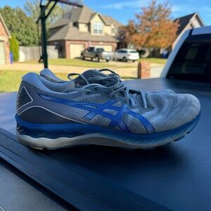 ASICS GEL-NIMBUS 23.